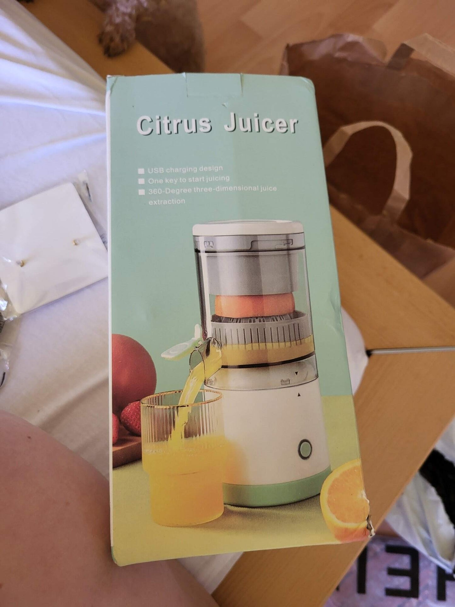 Exprimidor Portátil Automático USB-C 240ml, Para gran Variedad de Frutas y Verduras.